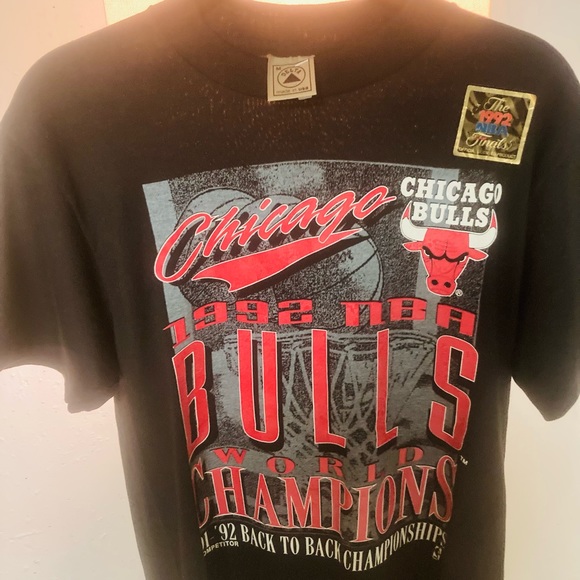 Vintage 1992 NBA Licensed Chicago Bulls World Championship T-shirt (Back 2 Back) - Picture 6 of 10